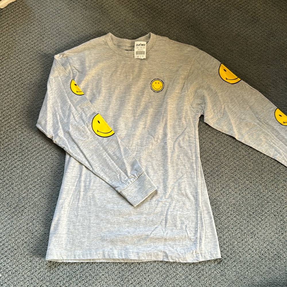 NWT Smiley Originals BSR Zumiez Long Sleeve Tee